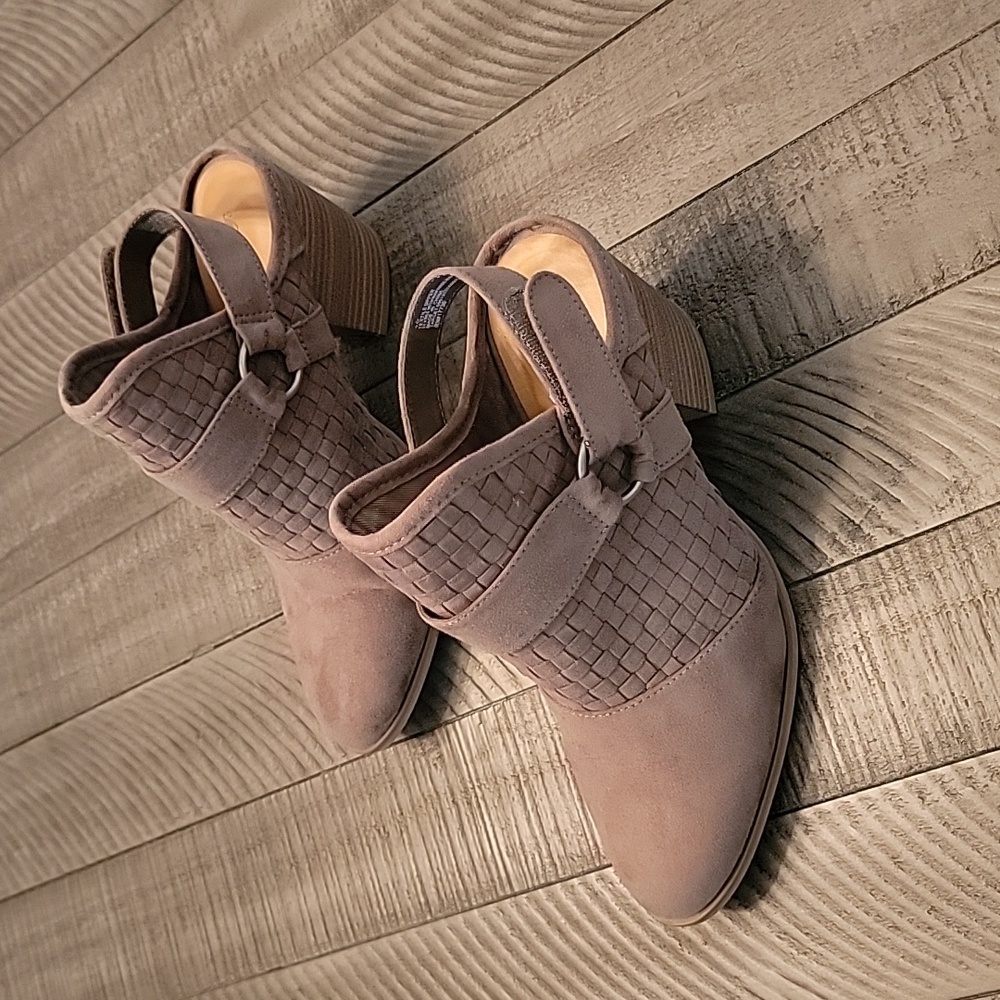 Boots - Picture 2 of 3